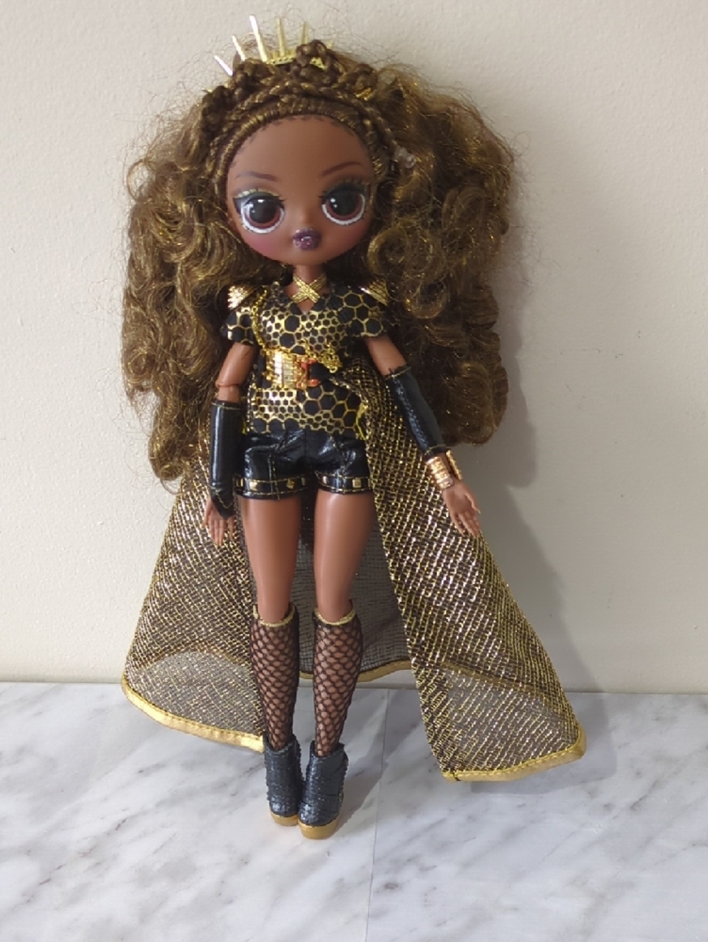 LOL Surprise OMG Fierce Royal Bee Doll 11.5" Gold Outfit & Crown - Picture 2 of 11